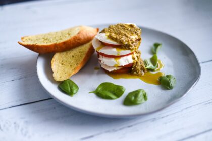 caprese con pistacchio